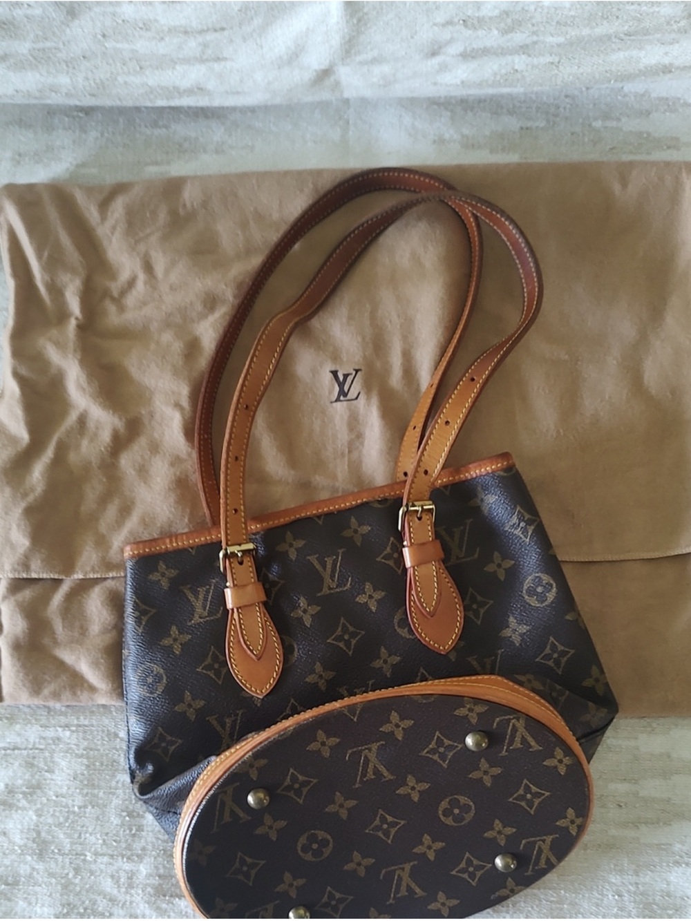 Classic Louis Vuitton Monogram Petit Bucket Bag - Picture 9 of 11